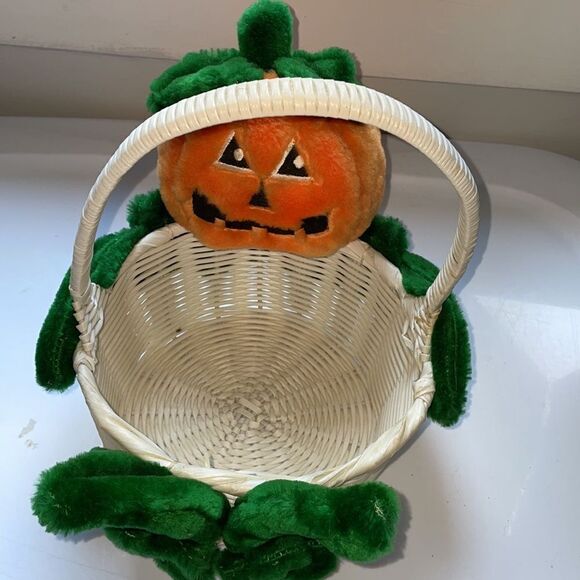 Plush Jack O Lantern white woven basket Halloween decoration - Picture 2 of 9